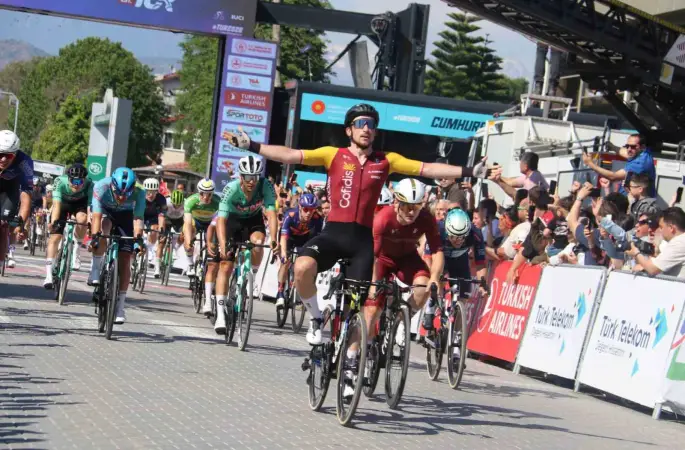 Cumhurbaşkanlığı Türkiye Bisiklet Turu 4. etabın galibi Aniolkowski
