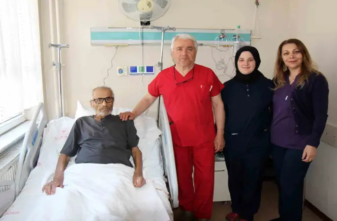 Dalağı normal boyuttan 40 kat büyük olan hastan başarılı operasyonla sağlığına kavuştu
