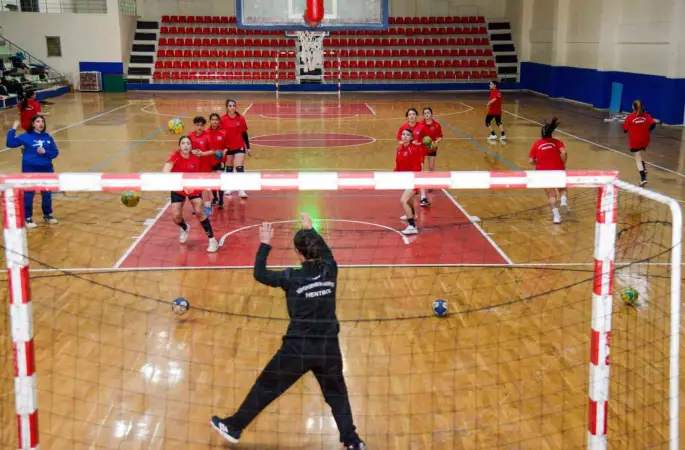 DBB Kadın Hentbol Takımı 1. Lig yolunda
