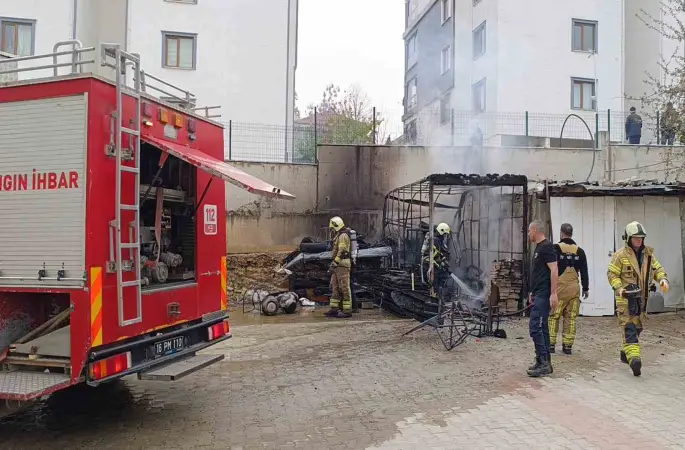 Depoda çıkan yangında tüp bomba gibi patladı
