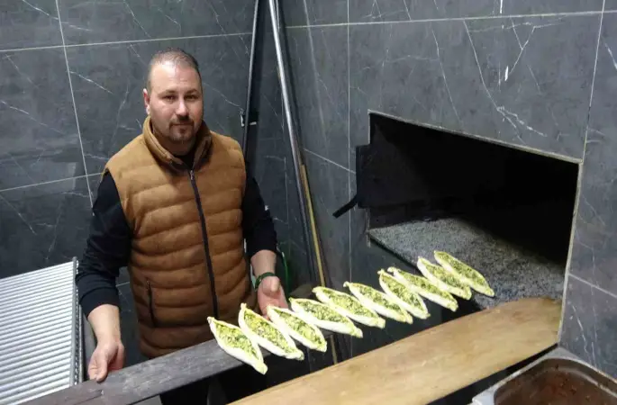 Depremde iş yeri yıkılan esnaf açtığı işletmeyle hayata tutundu
