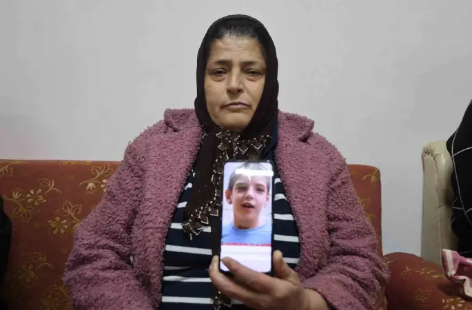 Depremle birlikte öksüz ve yetim kalan siyam ikizi kardeşleri 9 yaşında ölüm ayırdı
