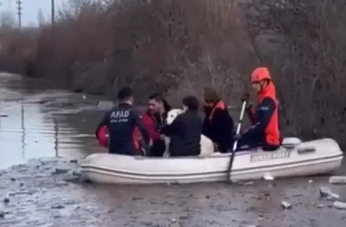 Dere yatağında mahsur kalan 5 kişi kurtarıldı
