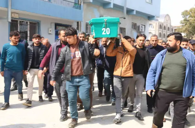 Dereye düşerek can veren evladını defneden acılı baba: "En son baktığımda dere kenarında terliği vardı"
