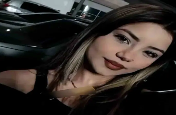 Devrilen motosikletteki kız çocuğu öldü
