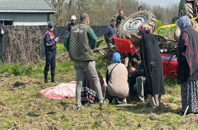 Devrilen traktörün altında kalarak hayatını kaybetti
