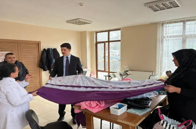 Digor Kaymakamı Ahmed Tayyib Kahraman’dan Halk Eğitimi Merkezi’ne ziyaret
