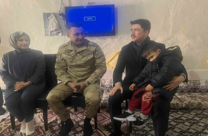 Digor Kaymakamı Kahraman, köylerde vatandaşlarla buluşuyor
