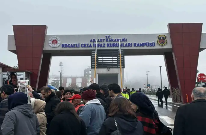 Dilovası’ndaki parfüm tesisi yangını davasında sanıklar hakim karşısında
