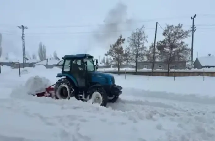 Diyadin’de kar engel olamadı, köy harekete geçti
