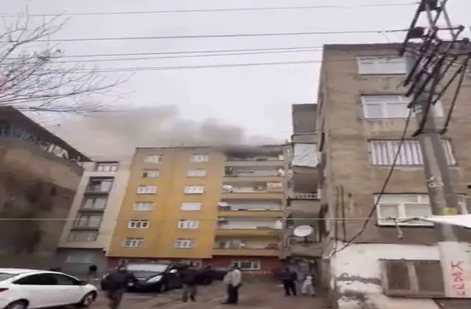 Diyarbakır’da 7 katlı apartmanda korkutan yangın
