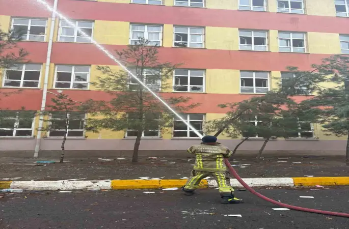Diyarbakır’da boş okulda yangın
