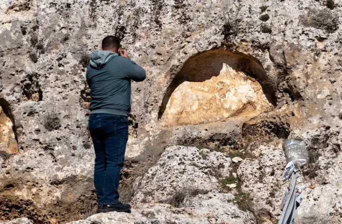 Diyarbakır’da kaya mezarları ve duvar kabartmalarına belgesel fotoğraf çalışması
