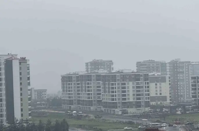 Diyarbakır’da olumsuz hava şartları uçak seferlerini iptal ettirdi
