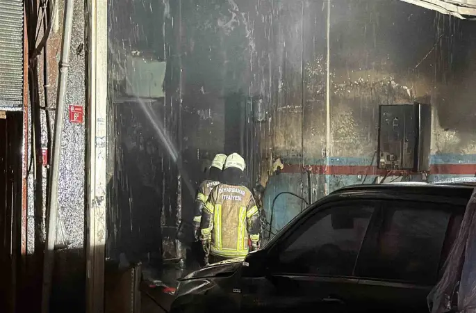 Diyarbakır’da oto tamir dükkanında yangın
