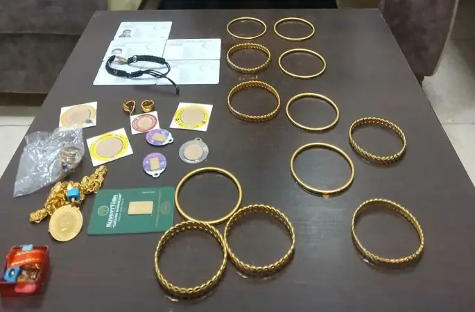 Diyarbakır’da otobüste unutulan çok sayıda altın sahibine teslim edildi
