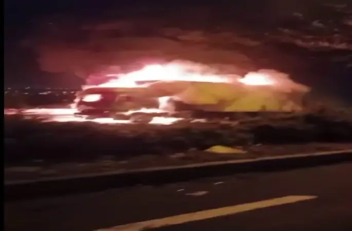 Diyarbakır’da seyir halindeki tır alev topuna döndü
