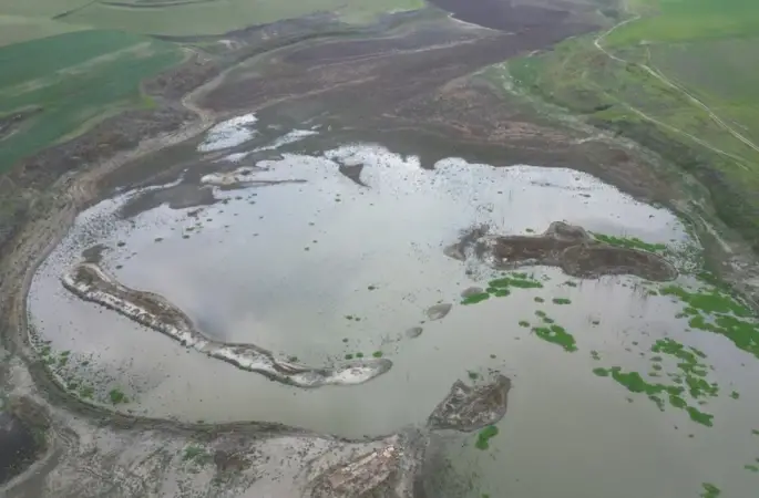 Doğuda kar batıda kuraklık: Gölette korkutan görüntü
