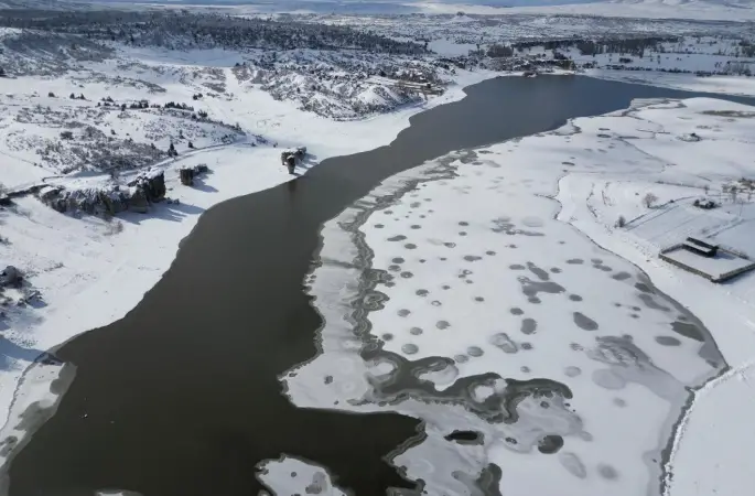 Donan Emre Gölü görüntüsüyle kartpostalları aratmadı
