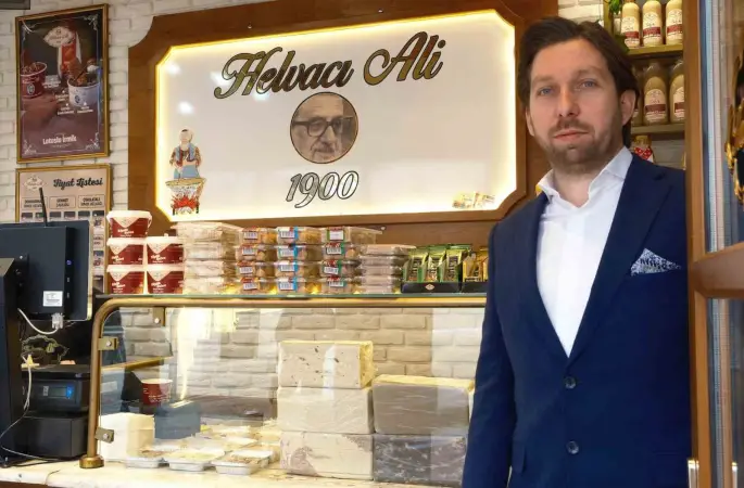 Dondurmalı irmik helvası iftarda hafif tatlı isteyenlerin tercihi olacak
