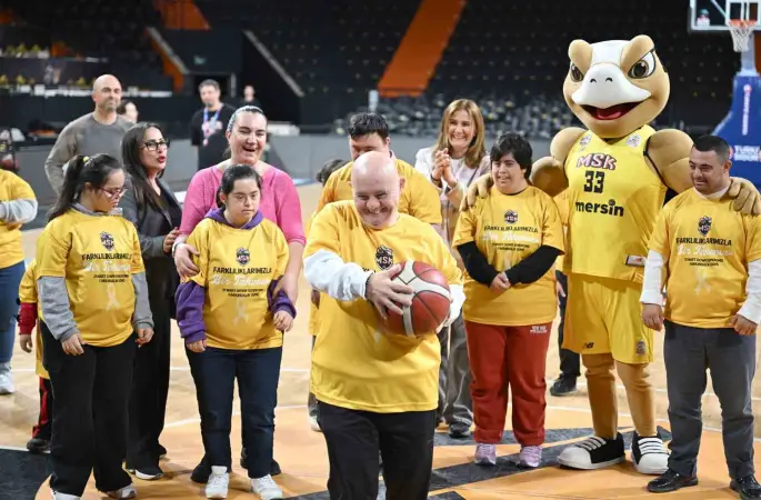 Down sendromlu çocuklar Mersin Spor Kulübü ile aynı sahada buluştu
