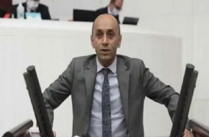 HDP'den Bebek Katili Öcalan'ı kodesten çıkartacağız naraları!