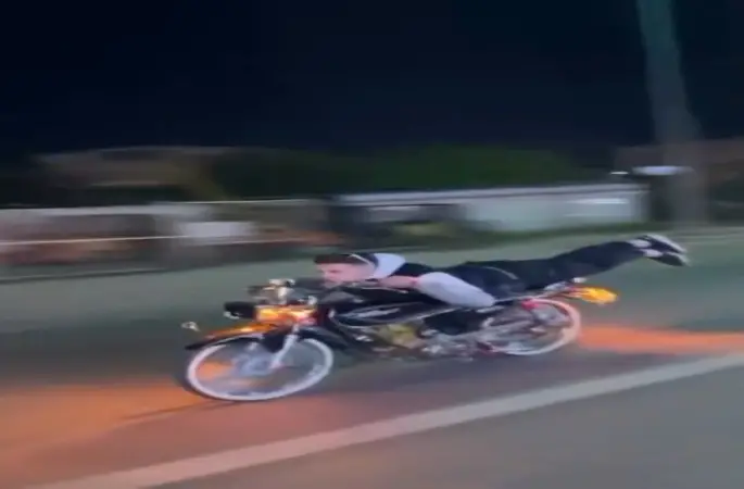 Dünyanın en pahalı uzanması... 200 bin TL ceza yedi, motosikleti bağlandı
