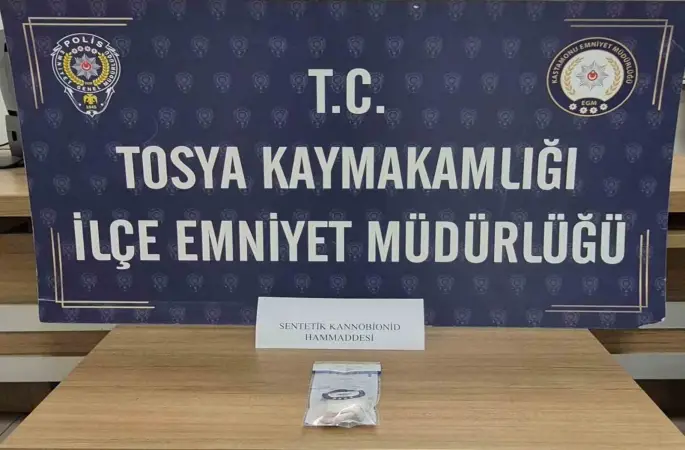 Durdurulan araçta uyuşturucuyla yakalanan bir şüpheli tutuklandı
