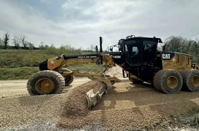 Düzce’de köy yollarında çalışmalar hız kazandı
