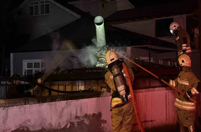 Düzce’de rüzgarın etkisi ile çıkan yangın büyümeden söndürüldü
