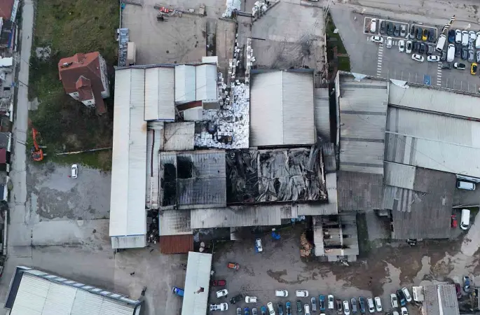 Düzce’de strafor fabrikasında hasarın boyutu ortaya çıktı
