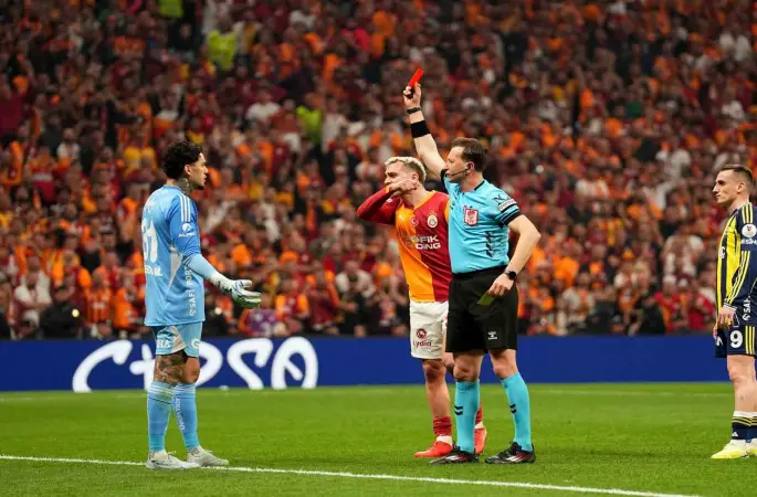 Ederson, derbide kırmızı kart gördü
