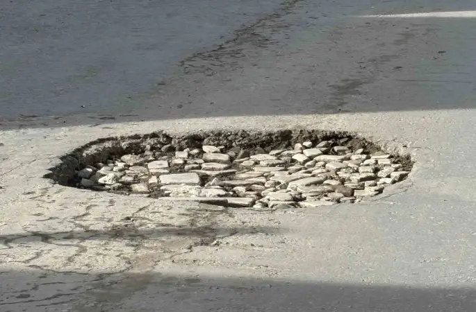 Edirne’de bozuk yollar sürücülerin çilesi oldu
