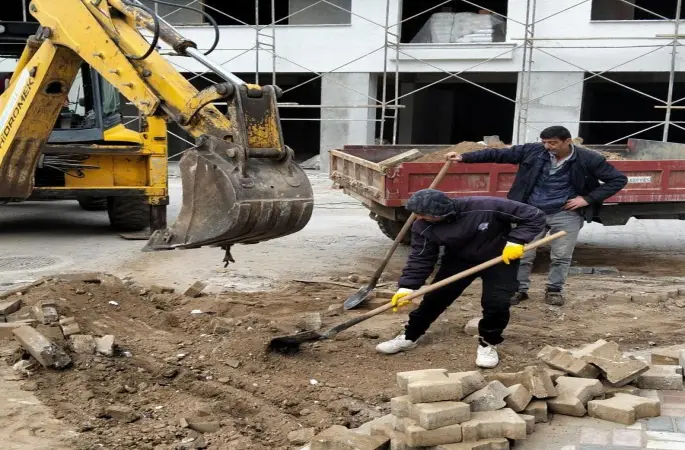 Edremit Belediyesi Altınkum’da ve Kadıköy’de yolları yeniliyor
