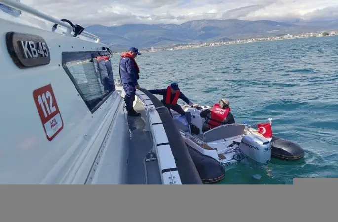 Edremit’te botta mahsur kalan şahıs kurtarıldı
