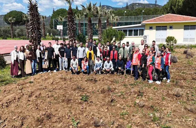 Edremit’te toprağa değer katan dokunuş
