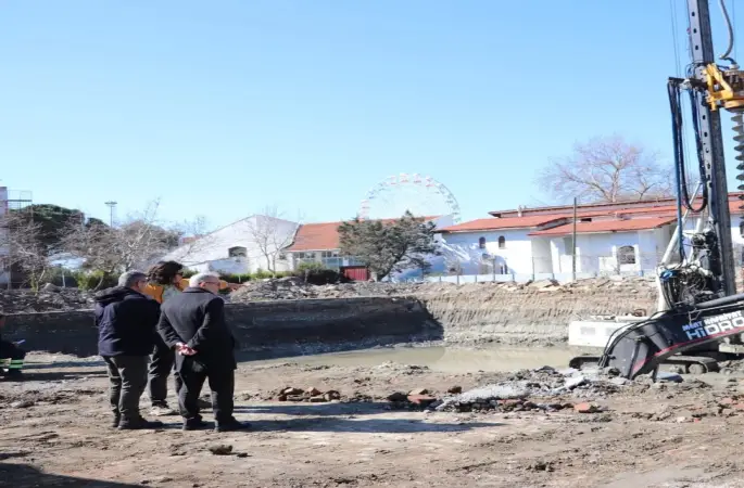Edremit’te yapımı süren okul inşaatında inceleme
