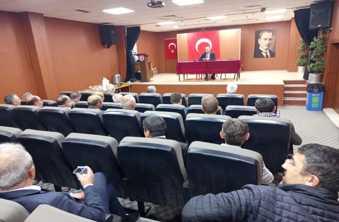 Efeler’de okul müdürleri bir araya geldi, 23 Nisan etkinlikleri görüşüldü
