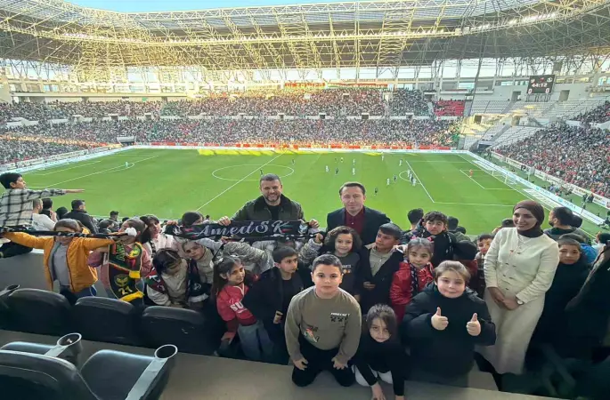 Eğil’in minikleri Amed Sportif Faaliyetler - Sakaryaspor maçında ilk kez tribün heyecanı yaşadı
