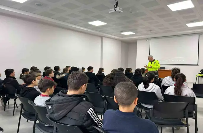 Eğirdir’de 135 öğrenciye trafik güvenliği eğitimi verildi
