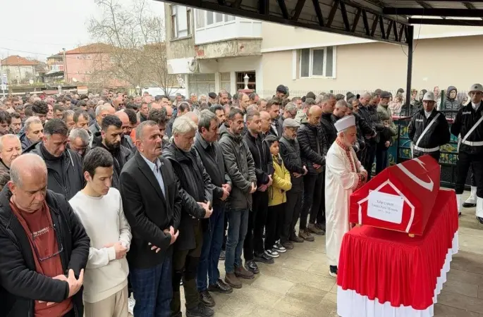 Eğlence mekanına gerçekleştirilen saldırıda ölen polis memuru son yolculuğuna uğurlandı
