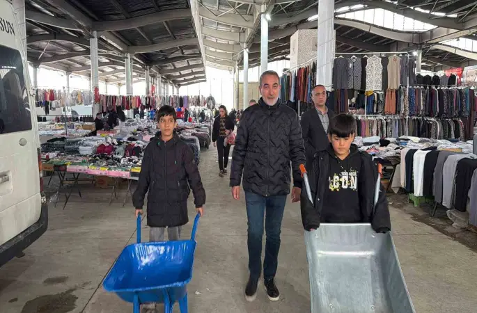 El arabasından eğlence merkezine: Çocuklara bayram hediyesi
