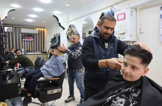 Elazığ’da berberlerde bayram mesaisi
