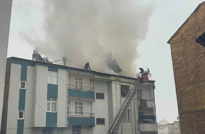 Elazığ’da çatı yangını
