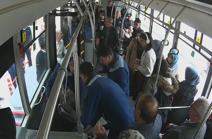 Elazığ’da otobüs şoförü rahatsızlanan yolcuyu hastaneye yetiştirdi
