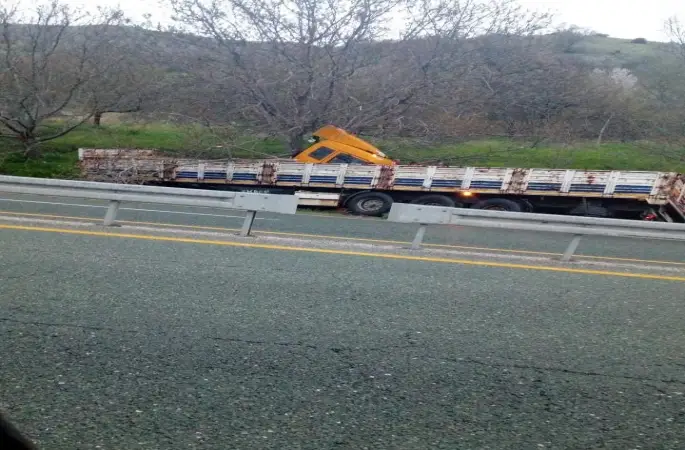 Elazığ’da tır yoldan çıktı: 1 yaralı
