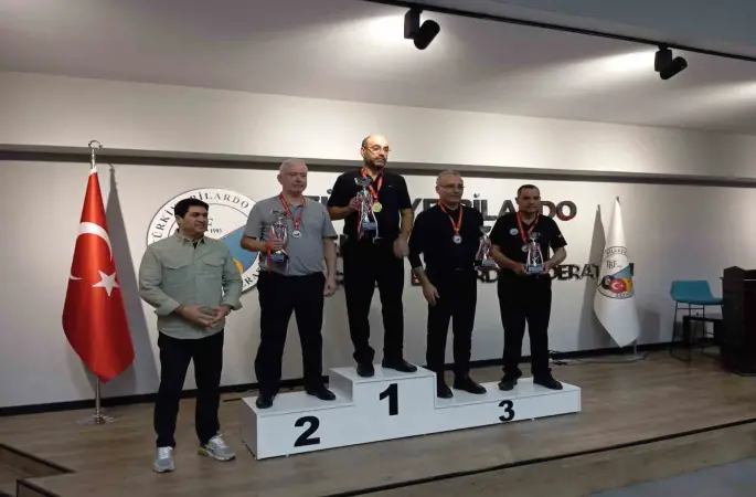Elazığlı sporcu Yetkin Çelikel 3 bant bilardoda Türkiye üçüncüsü oldu

