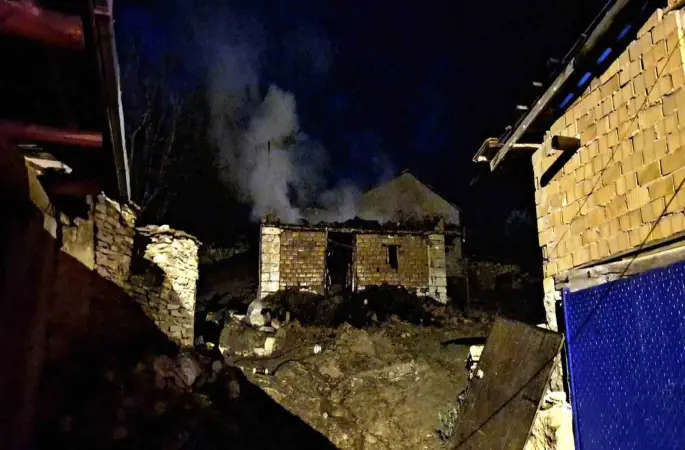 Emet’te samanlık ve ahır yangını korkuttu
