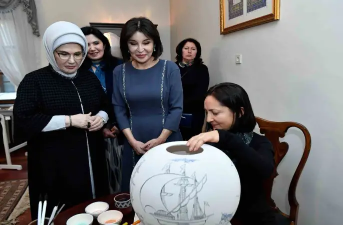 Emine Erdoğan ile Özbekistan Cumhurbaşkanı’nın eşi Ziroat Mirziyoyeva Ankara Palas’ı ziyaret etti
