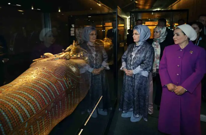 Emine Erdoğan, Mısır Cumhurbaşkanı es-Sisi’nin eşi Entissar Amer ile bir araya geldi
